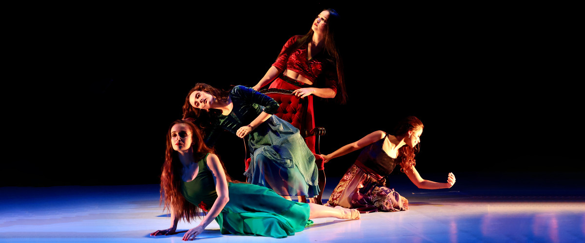 Bemutató - Hajadonok