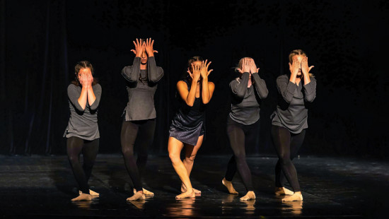 Társas-Játék / Magányba zárva